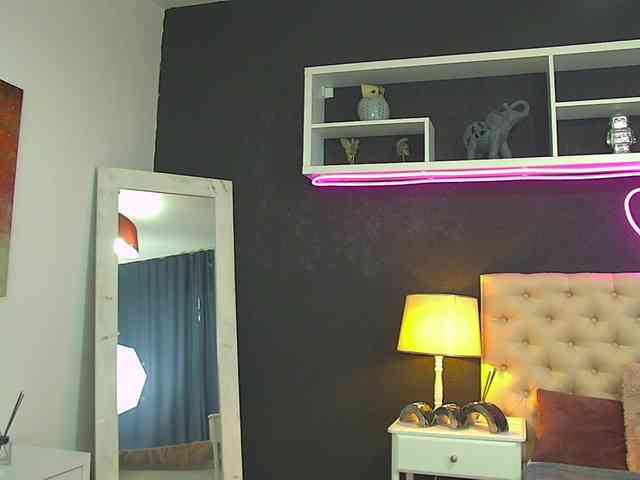 TaniaKarevina webcam