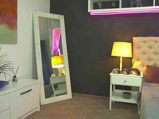 TaniaKarevina webcam
