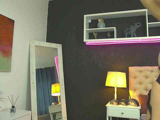 TaniaKarevina webcam