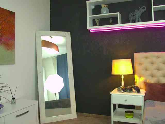 TaniaKarevina webcam