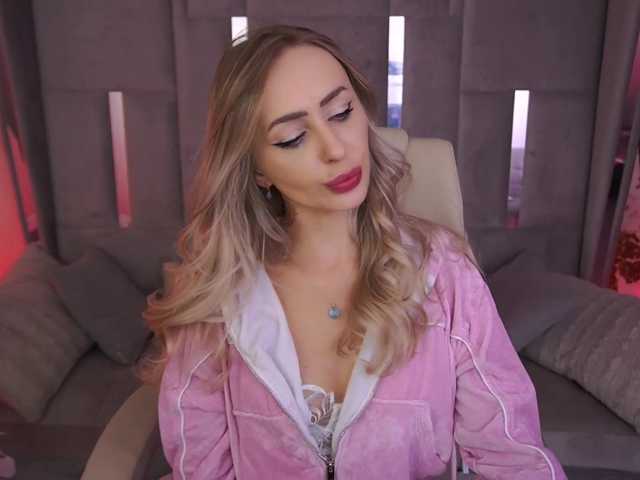 CandyGraces live cam on BongaCams