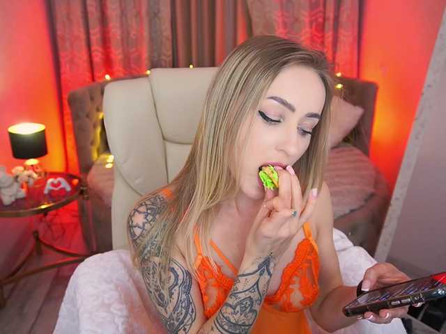 CandyGraces's BongaCams show and profile