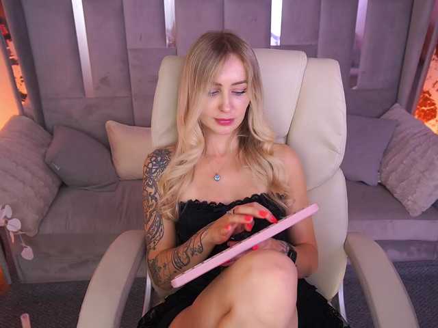 CandyGraces live cam on BongaCams