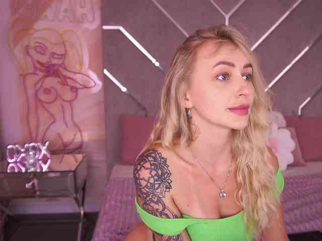CandyGraces webcam