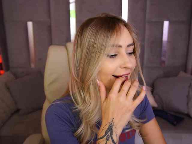 CandyGraces webcam