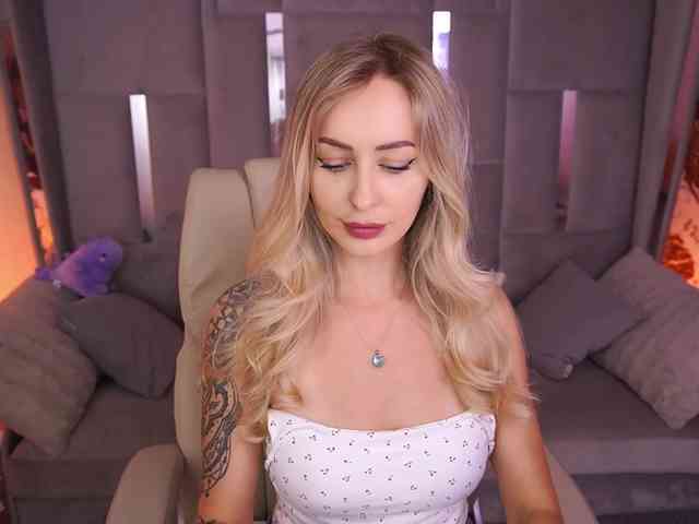 CandyGraces Live Webcam on BongaCams