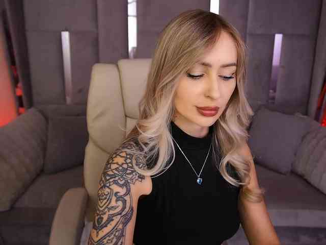 CandyGraces webcam