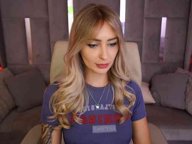 CandyGraces webcam