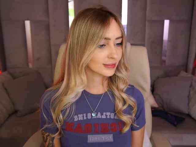 CandyGraces webcam