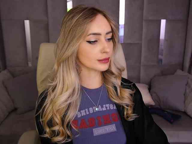 CandyGraces webcam