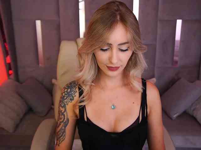 CandyGraces webcam