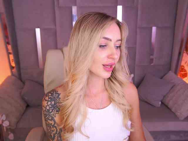 CandyGraces webcam