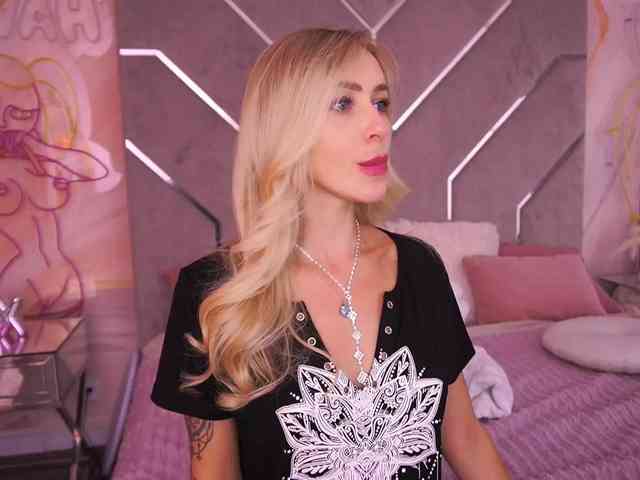 CandyGraces webcam