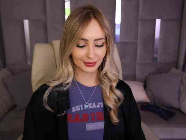 CandyGraces webcam