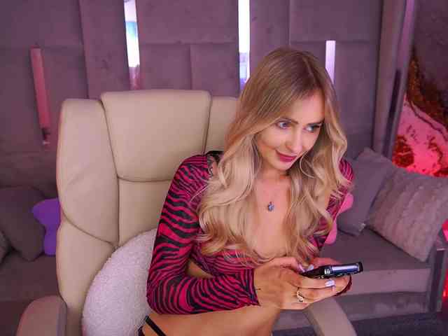 CandyGraces webcam