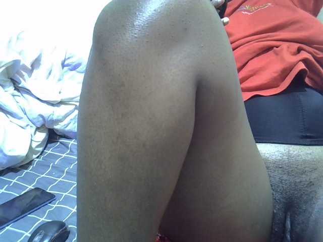 le modèle sweetval1 est en webcam porno dans un show sur le site bongacams, il possède les tags suivants: Ebony,Brunette,Hairy