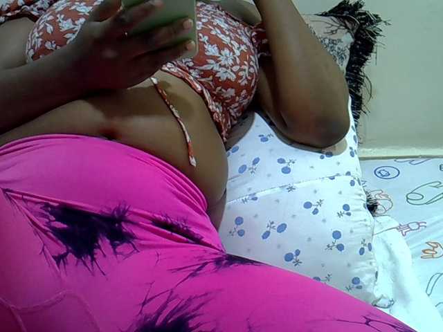 sweetval1 live cam on BongaCams