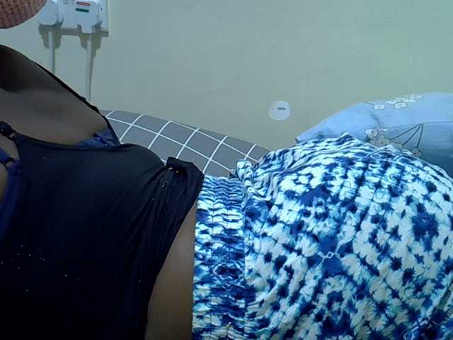 sweetval1 live cam on BongaCams