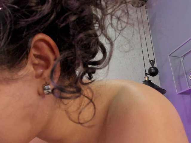 Annie-Pleasure live cam on BongaCams
