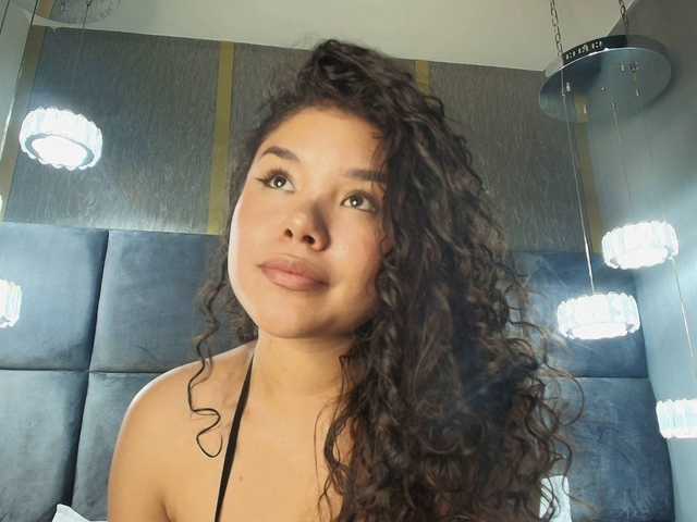 Annie-Pleasure live cam on BongaCams