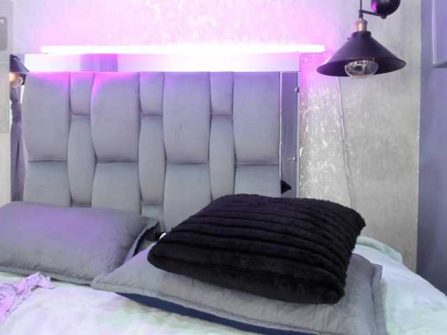 Annie-Pleasure live cam on BongaCams