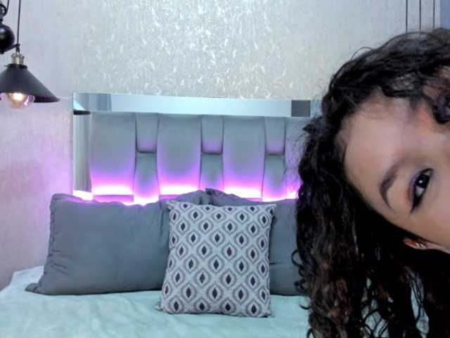 Annie-Pleasure live cam on BongaCams
