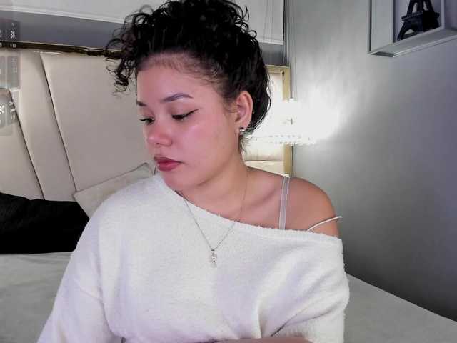 Annie-Pleasure live cam on BongaCams