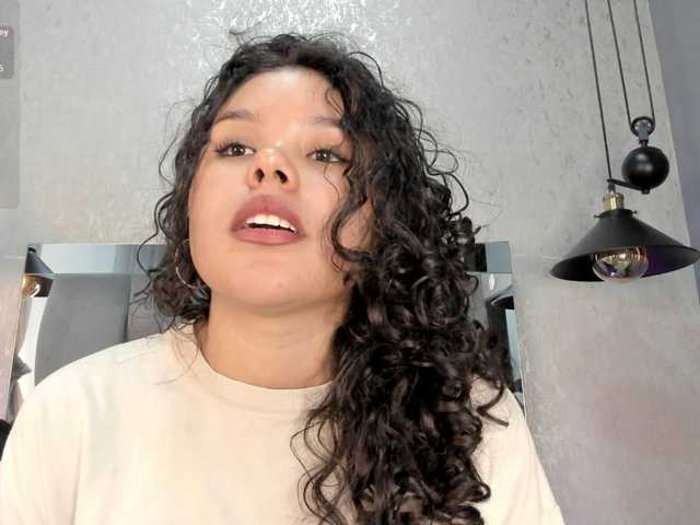 Annie-Pleasure live cam on BongaCams