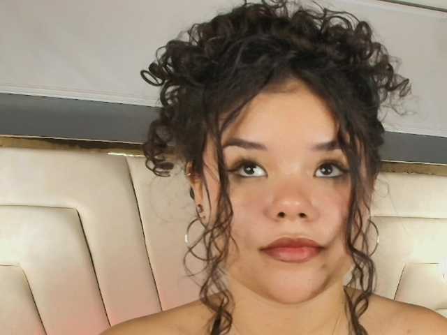 Annie-Pleasure live cam on BongaCams