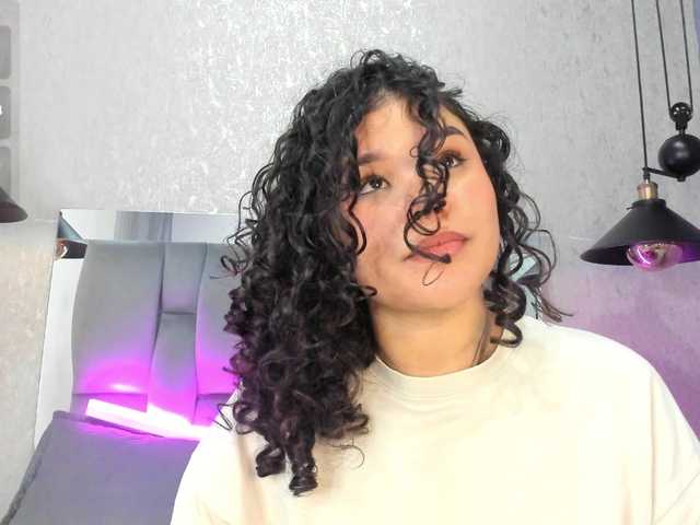 Annie-Pleasure live cam on BongaCams