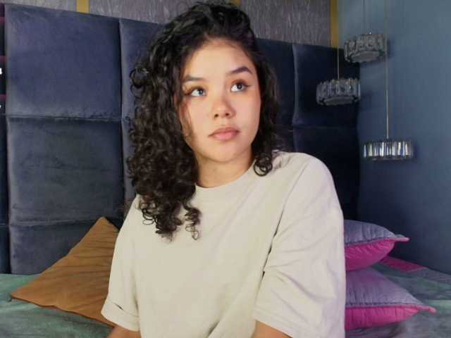 Annie-Pleasure live cam on BongaCams
