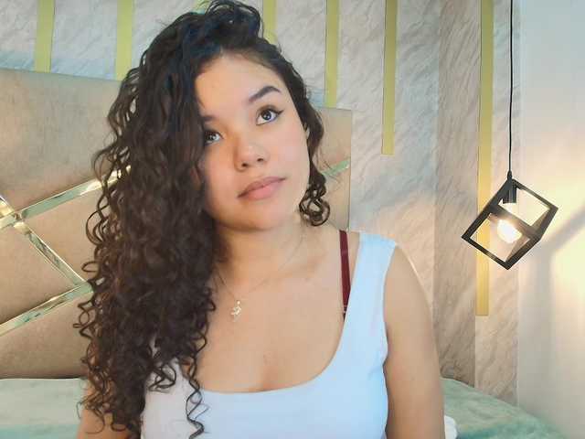 Annie-Pleasure live cam on BongaCams
