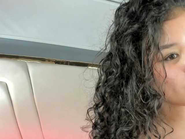 Annie-Pleasure live cam on BongaCams