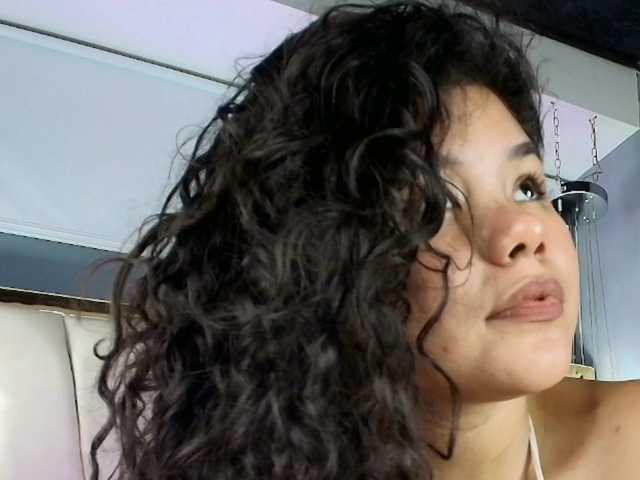 Annie-Pleasure live cam on BongaCams