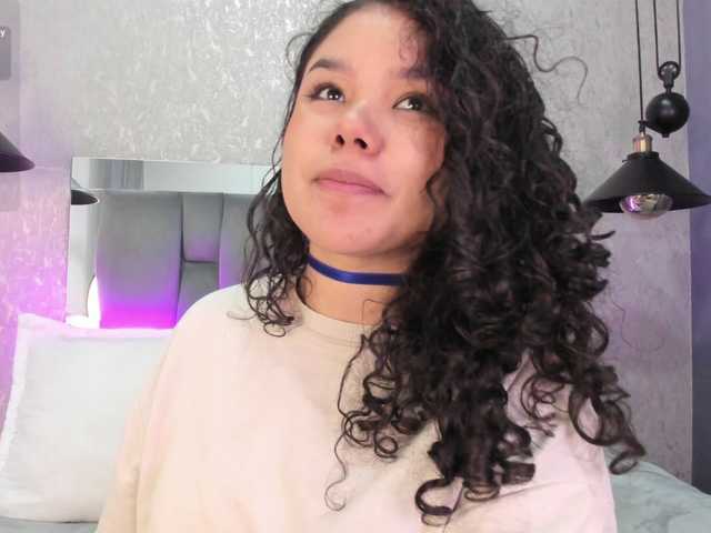 Annie-Pleasure live cam on BongaCams
