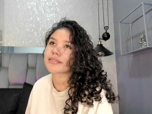 Annie-Pleasure live cam on BongaCams