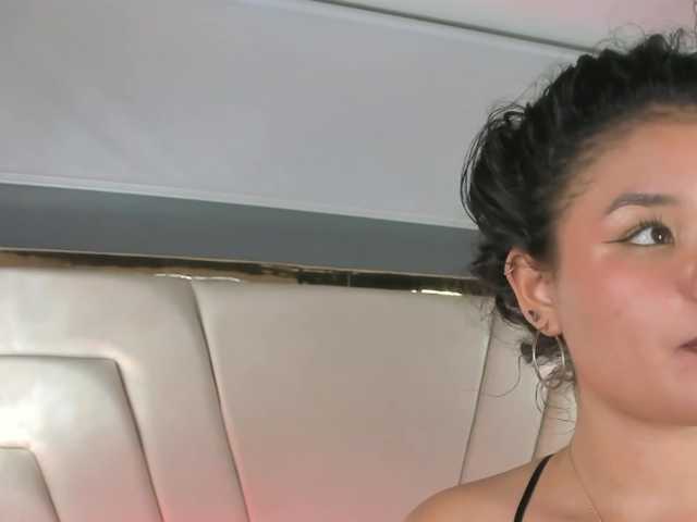 Annie-Pleasure live cam on BongaCams