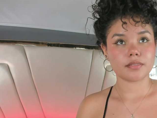 Annie-Pleasure live cam on BongaCams