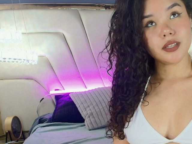 Annie-Pleasure live cam on BongaCams