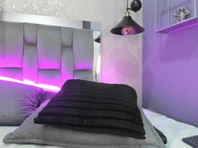 Annie-Pleasure live cam on BongaCams