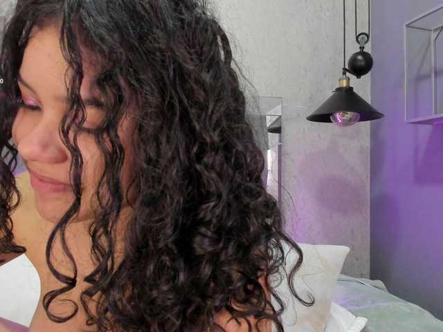 Annie-Pleasure live cam on BongaCams