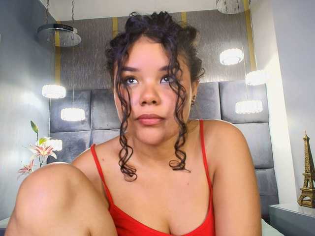 Annie-Pleasure webcam