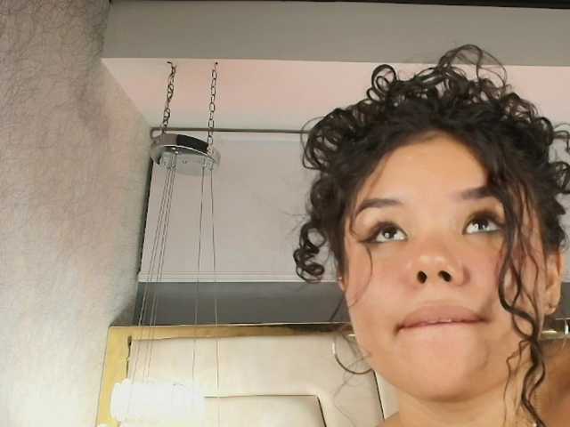 Annie-Pleasure live cam on BongaCams