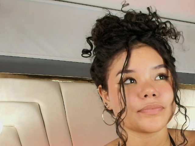 Annie-Pleasure live cam on BongaCams