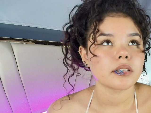 Annie-Pleasure live cam on BongaCams