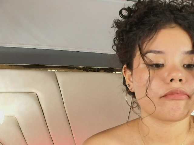 Annie-Pleasure live cam on BongaCams