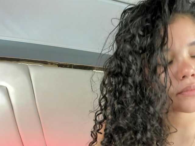 Annie-Pleasure live cam on BongaCams