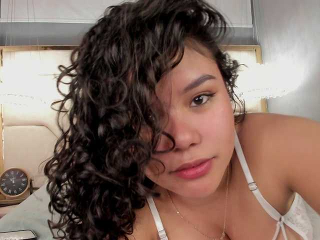 Annie-Pleasure live cam on BongaCams