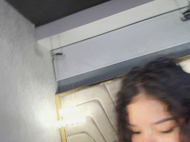 Annie-Pleasure live cam on BongaCams