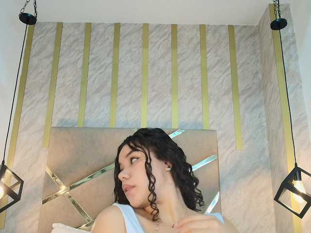 Annie-Pleasure live cam on BongaCams